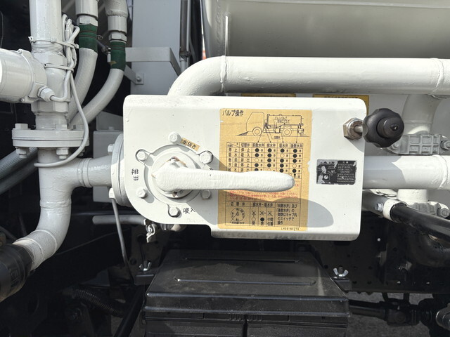 いすゞエルフ散水車小型（2t・3t）[写真09]