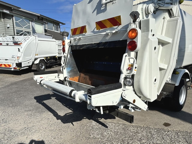 日野レンジャーパッカー車（塵芥車）中型（4t）[写真14]