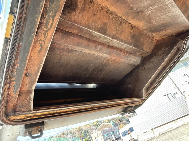 日野レンジャーパッカー車（塵芥車）中型（4t）[写真15]