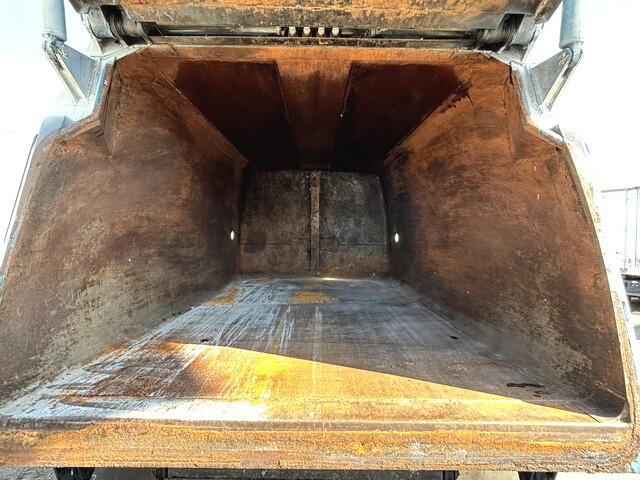 日野レンジャーパッカー車（塵芥車）中型（4t）[写真18]