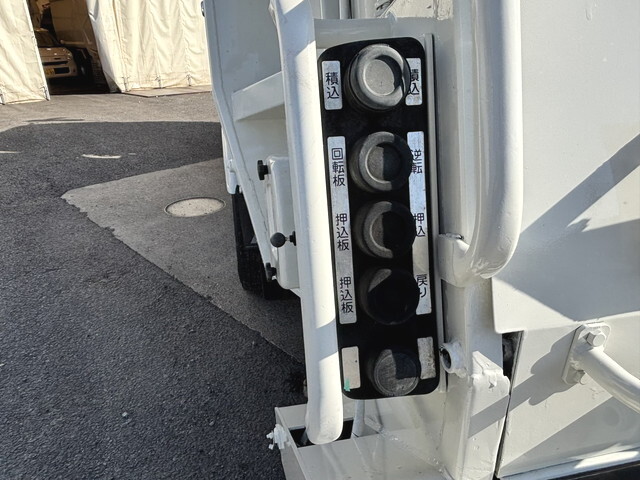 日野レンジャーパッカー車（塵芥車）中型（4t）[写真09]