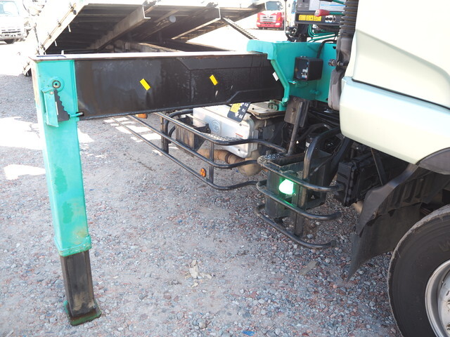 UDトラックスコンドルセーフティクレーン5段増トン（6t・8t）[写真10]