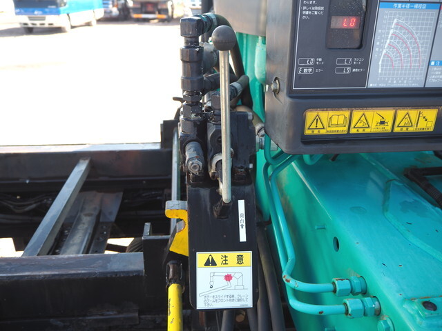 UDトラックスコンドルセーフティクレーン5段増トン（6t・8t）[写真13]