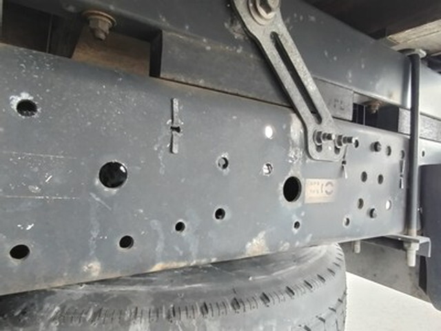 いすゞエルフ平ボディ小型（2t・3t）[写真09]