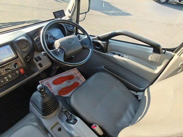 トヨタトヨエース平ボディ小型（2t・3t）[写真21]