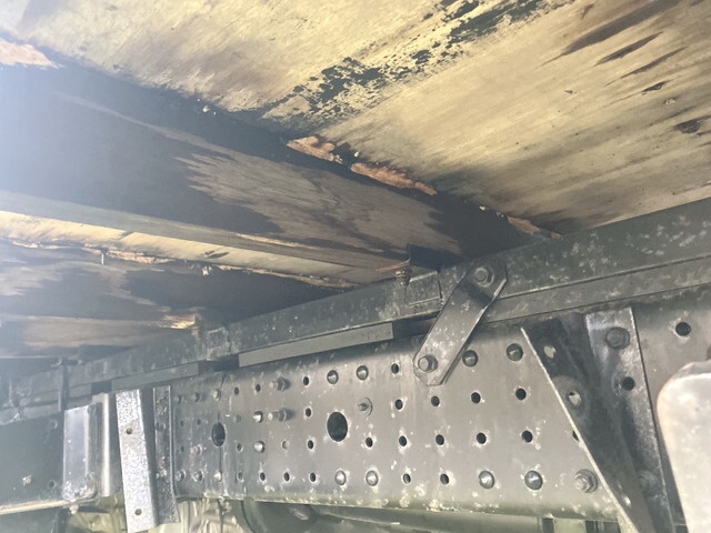 三菱ふそうキャンター平ボディ小型（2t・3t）[写真18]