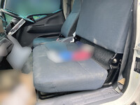 三菱ふそうキャンター平ボディ小型（2t・3t）[写真30]