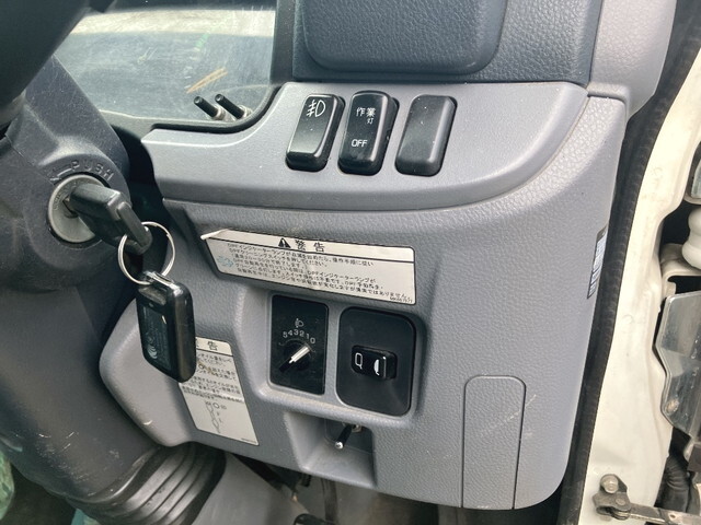 三菱ふそうキャンター平ボディ小型（2t・3t）[写真37]