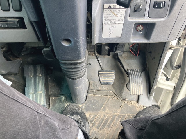 三菱ふそうキャンター平ボディ小型（2t・3t）[写真38]