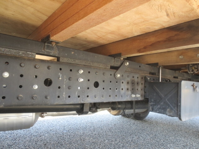 三菱ふそうキャンター平ボディ小型（2t・3t）[写真10]