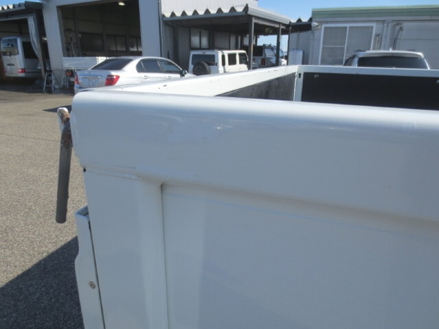 三菱ふそうキャンター平ボディ小型（2t・3t）[写真16]