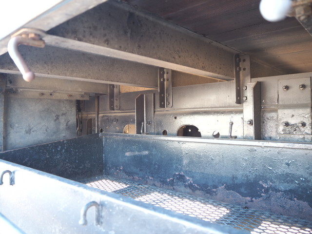 三菱ふそうファイター家畜運搬車中型（4t）[写真18]