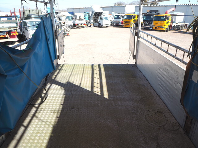 三菱ふそうファイター家畜運搬車中型（4t）[写真22]