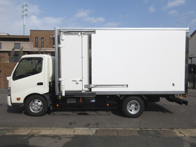 日野デュトロ保冷バン小型（2t・3t）[写真04]