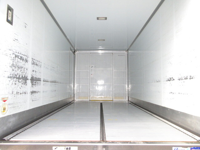 日野デュトロ保冷バン小型（2t・3t）[写真09]