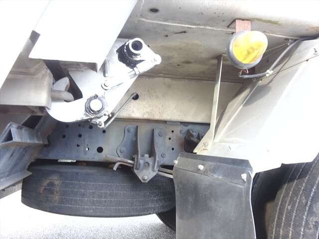 日野レンジャーパッカー車（塵芥車）中型（4t）[写真12]