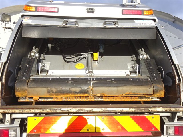 日野レンジャーパッカー車（塵芥車）中型（4t）[写真17]