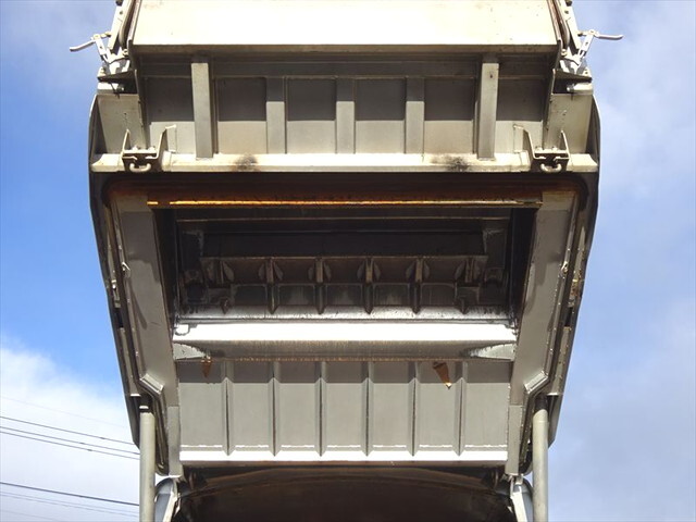 日野レンジャーパッカー車（塵芥車）中型（4t）[写真18]