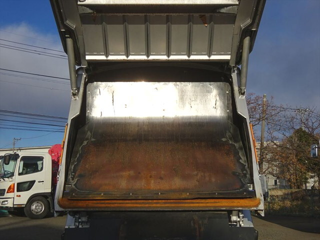 日野レンジャーパッカー車（塵芥車）中型（4t）[写真22]