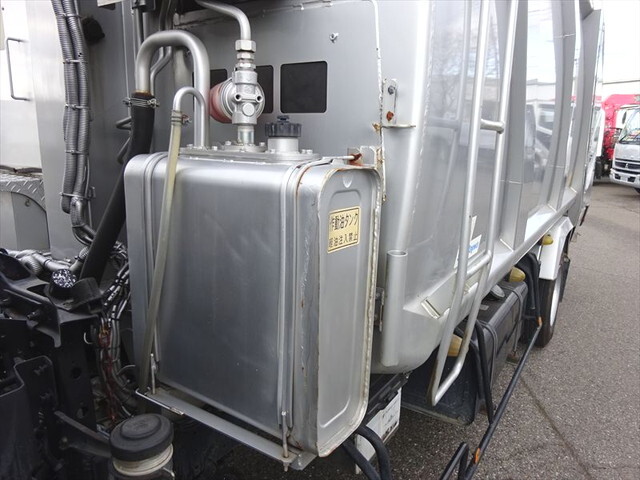 日野レンジャーパッカー車（塵芥車）中型（4t）[写真38]