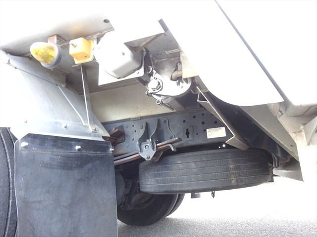 日野レンジャーパッカー車（塵芥車）中型（4t）[写真09]