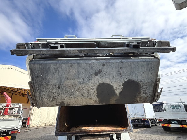 三菱ふそうファイターパッカー車（塵芥車）中型（4t）[写真14]