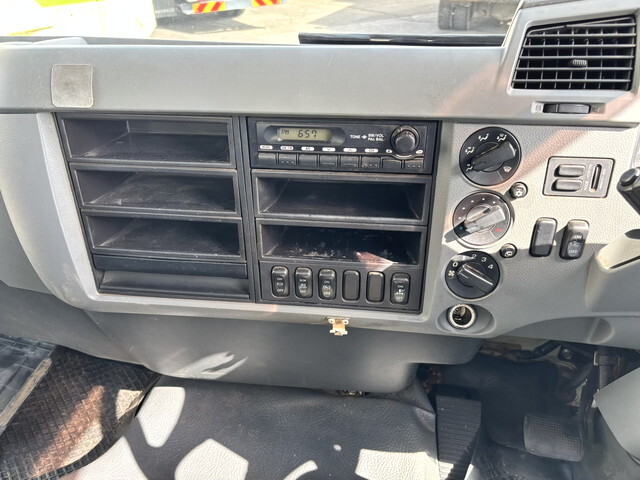 三菱ふそうファイターパッカー車（塵芥車）中型（4t）[写真36]