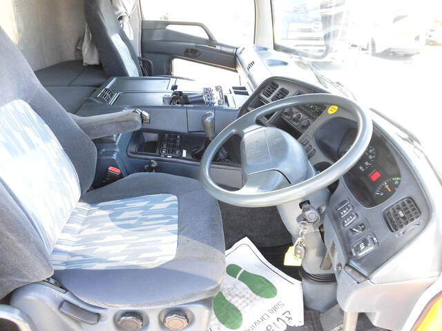 三菱ふそうスーパーグレートセルフクレーン4段大型（10t）[写真18]