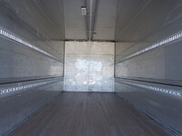 三菱ふそうファイターアルミウイング中型（4t）[写真11]