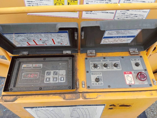 いすゞフォワード高所作業車中型（4t）[写真16]