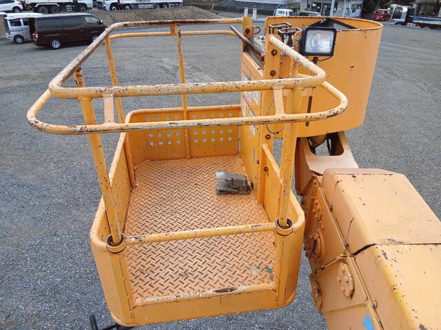 いすゞフォワード高所作業車中型（4t）[写真17]