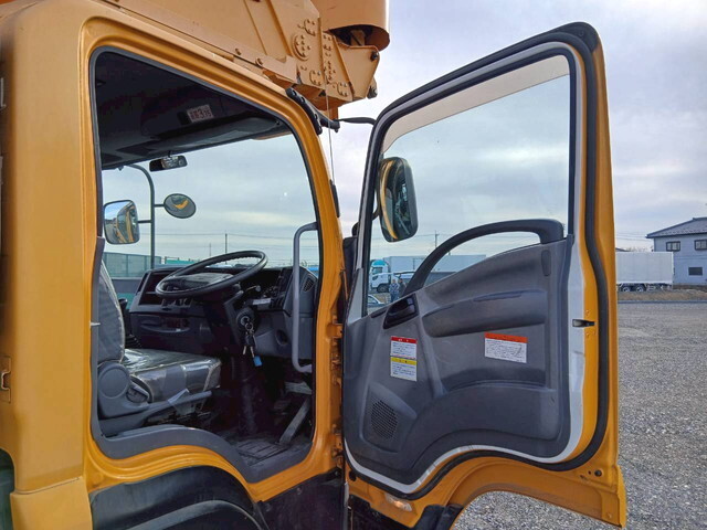 いすゞフォワード高所作業車中型（4t）[写真21]