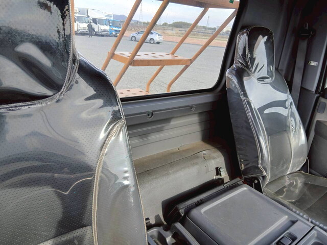 いすゞフォワード高所作業車中型（4t）[写真30]