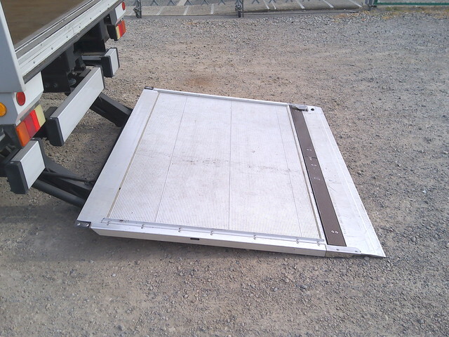 いすゞエルフアルミバン小型（2t・3t）[写真15]