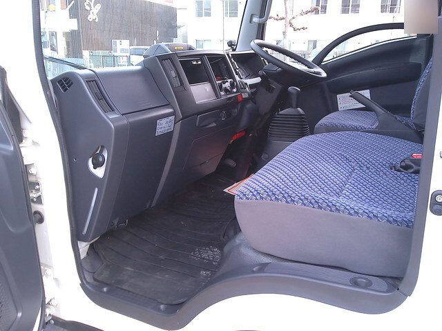 いすゞエルフアルミバン小型（2t・3t）[写真39]