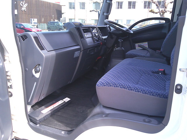 いすゞエルフ冷凍車（冷蔵車）小型（2t・3t）[写真26]