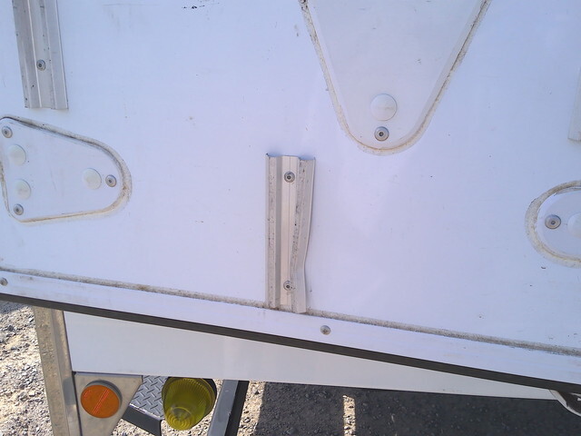 いすゞエルフ冷凍車（冷蔵車）小型（2t・3t）[写真34]