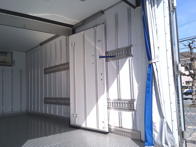 いすゞエルフ冷凍車（冷蔵車）小型（2t・3t）[写真37]