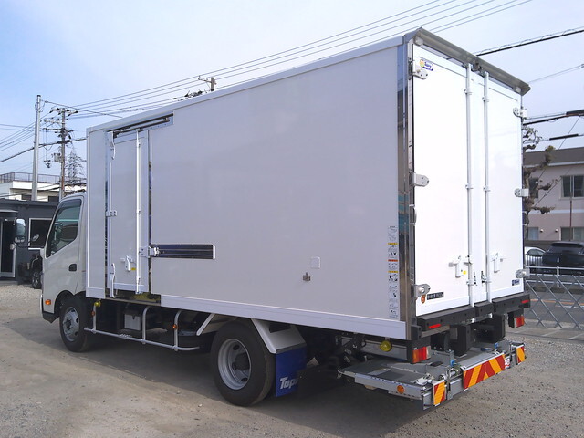 日野デュトロ冷凍車（冷蔵車）小型（2t・3t）[写真02]