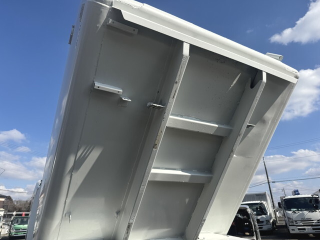 いすゞエルフパッカー車（塵芥車）小型（2t・3t）[写真26]