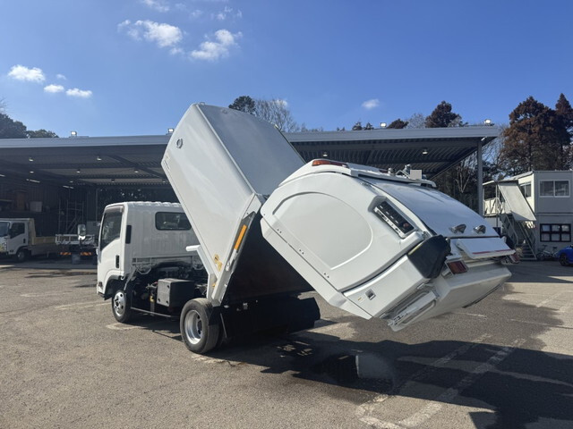 いすゞエルフパッカー車（塵芥車）小型（2t・3t）[写真04]