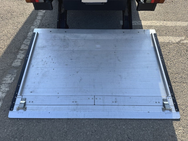 三菱ふそうキャンターアルミバン小型（2t・3t）[写真10]