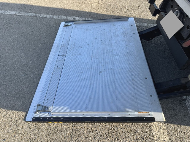 三菱ふそうキャンターアルミバン小型（2t・3t）[写真11]