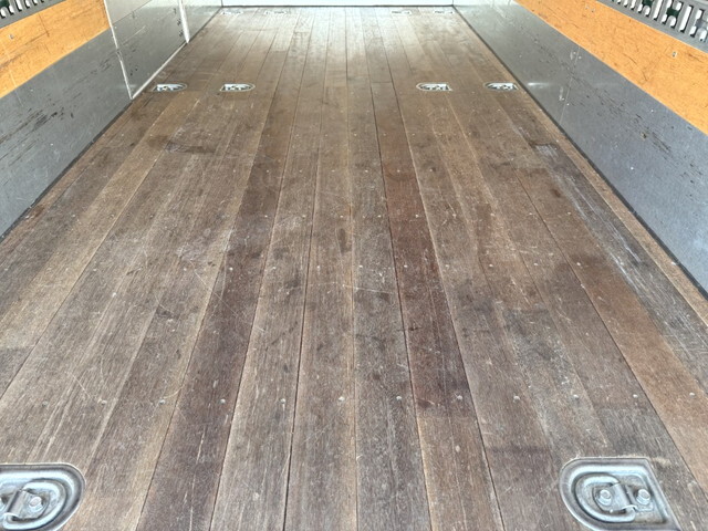 三菱ふそうキャンターアルミバン小型（2t・3t）[写真12]