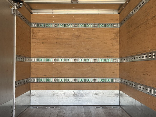 三菱ふそうキャンターアルミバン小型（2t・3t）[写真13]