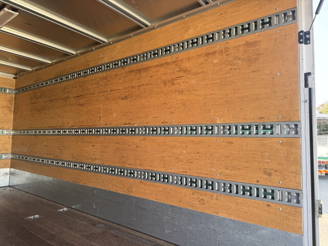 三菱ふそうキャンターアルミバン小型（2t・3t）[写真15]