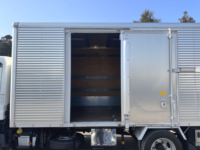 三菱ふそうキャンターアルミバン小型（2t・3t）[写真07]