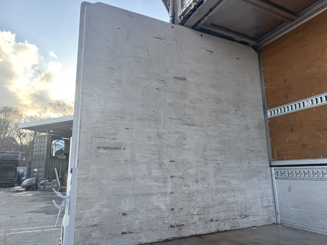 いすゞフォワードアルミウイング中型（4t）[写真23]