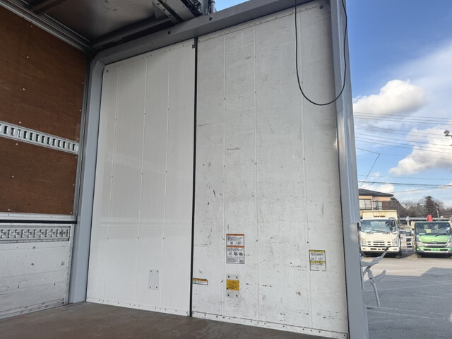 いすゞフォワードアルミウイング中型（4t）[写真24]