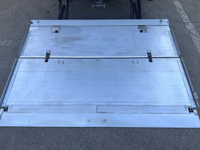 いすゞフォワードアルミウイング中型（4t）[写真26]